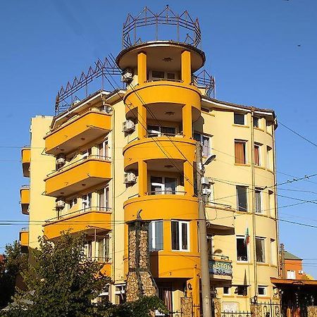 Семеен Хотел Бостън Ravda Exterior photo